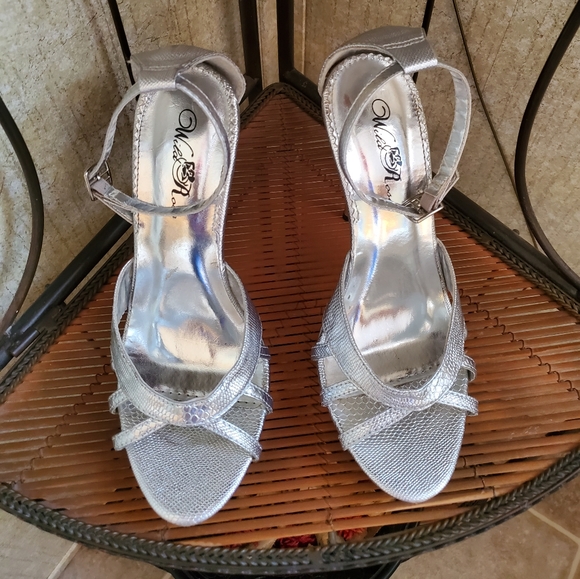 Wild Rose Silver Heels - Picture 2 of 5